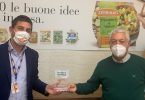 Simone Zerbinati, direttore generale della Zerbinati, e Franco Ballocco di Banco Alimentare Piemonte alla consegna del Charity Award 2020