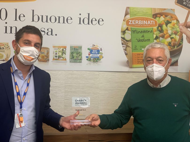 Simone Zerbinati, direttore generale della Zerbinati, e Franco Ballocco di Banco Alimentare Piemonte alla consegna del Charity Award 2020